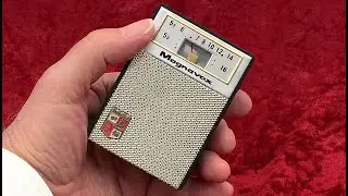 Винтажный транзисторный радиоприёмник: Magnavox Weekender (1961) | Современный дизайн середины ве...