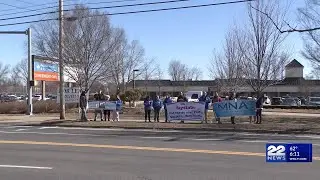 Nurses picket Baystate for better pay and benefits