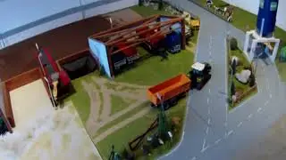 Mit dem Siku Control 32 Fendt 1167 Vario MT K&ouml;rnermais transportieren....