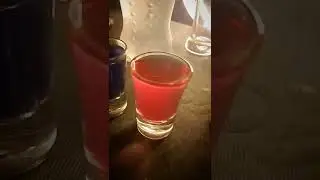 easy homemade cocktail recipe||soda+black currant liqueur+blueberry liqueur+lemon #shorts #cocktail