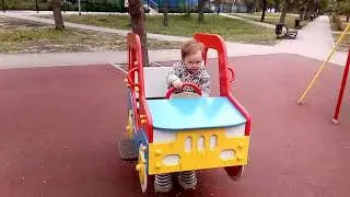 Младший братик,лето,площадка.The younger brother,a summer Playground.