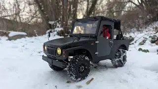 Rc Suzuki LJ80 / WPL C84  Frozen Hillclimb with tire chains 