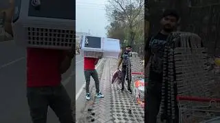मज़बूरी 😱😭🙏#humanity #respect #helping #trending #viralvideo #youtubeshorts 😭