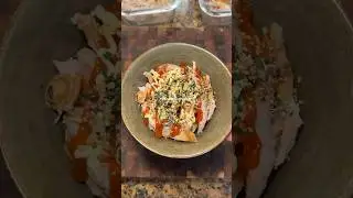Мне нравится готовить эту простую курицу с рисом в миске #costco #rotisseriechicken #easyrecipes