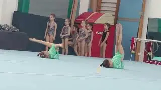 Exerciții la sol.