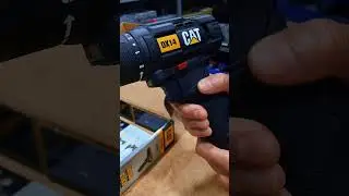 Quando o trabalho exige alto desempenho, a Furadeira DX14 da CAT entrega resultados que impressionam
