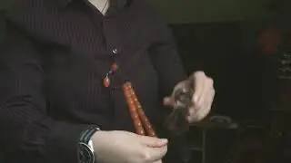 Worrybeads and shot glass as percussion (on shirt button) - &Kappa;&omicron;&mu;&pi;&omicron;&lambda;ό&iota; &mu;&epsilon; &pi;&omicron;&tau;ή&rho;&iota;