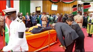 🔥President Ruto& First Lady Bowing to Raila Odinga Remains