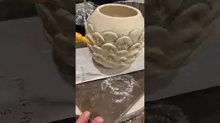 #NEWtechnique #sliptrail #pottery#glazing#ceramics#satisfying#art#therapeutic#relaxing