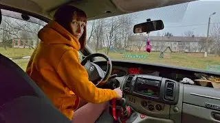 ASMR 🧡 REVVING IN TRAFFIC LIGHT 🚦 WOMAN DRIVING MANUAL CAR 📹 4K