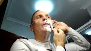 Afeitado clasico con navaja barbera