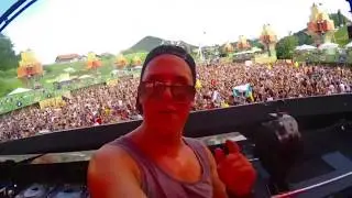 MC Rotzbua schei&szlig;t bei EDM-Festival auf DJ Shany & Rudy MC - echt
