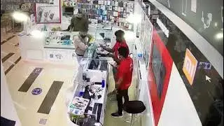 Credit Card Thief Dubai Store