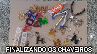 COMO FINALIZAR OS CHAVEIROS EM RESINA