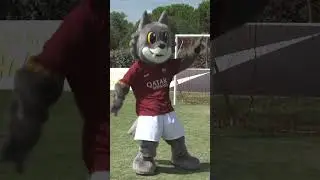 Show off your signature dance move! #asroma #internationaldanceday #savage
