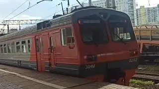 ЭД4М-0262 с вагоном от ЭД4М-0125 направлением Фрязево&mdash;Москва на платформе 