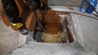 Отпушване на запушена канализация на блок от шахта в мазе с Вода под налягане | Blocked Drain