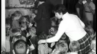 Sint Nicolaasfeest op de Pinkeltje school in Klein Driene te Hengelo, 1959 (BB05818)