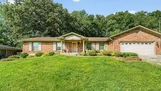 9206 Lakeridge Dr, Louisville, KY Presented by Angie Tonini-Rogers.