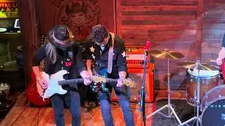 Mike Zito ~ Let Me Love You Baby (With Wes Jeans)