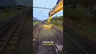 Hydraulic Bucket Excavator repairing Railway Track - Smart machines make work easy #heavyequipment