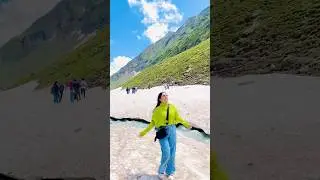 Zero point sonmarg 😮❤️❤️#jannatkashmir #mountains #glacier #travel #nature #roadtrip #couplevlogs