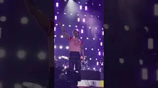 The most iconic Whale 🐳 #harrystyles #harryshouse #harrystylesedits #loveontour #tpwk #1d #shorts