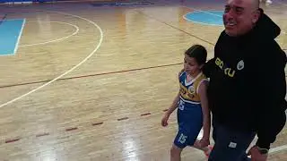 İzmir GOXU U12 kızlar basketbol takımı maç devam ediyor 