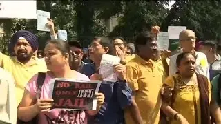 PMC Bank Customers Protest Outside Mumbai Court