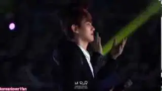 131114 CHAN&BAEK CLAP FOR IU's win+DANCE to Red Shoes!FANBOYS!
