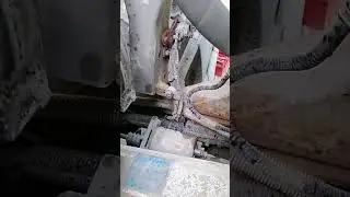 #fypシ゚viral #fyi #howodumptruck #unusual #repair #maintenance #viral