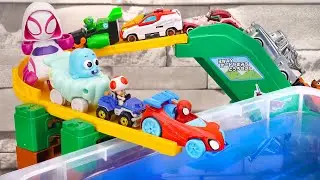 Cartoon Cars ☆ Peppa, Paw Patrol and Pixar Mini Cars Roll Down A Simple Ramp into Blue Water!