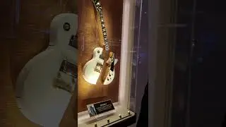 Did #Beyonce smash a guitar?! #hardrockcafe