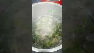 Boiling okra #trending #food #viralvideos #cookingfood #satisfyingvideo #noodlesrecipe