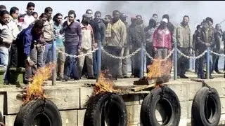 Protests fail to stop traffic on the Suez Canal