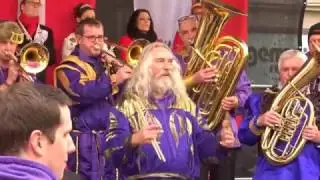 Guggenmusik Treffen Schw&auml;bisch Gm&uuml;nd 2017 , Kaputte 13 Kirchen-Hausen -2