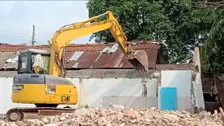Meratakan puing2 bangunan masjid Al- Chusna Sibulus Sibalung