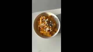 Comfort-Dinner 1 von 7: K&uuml;rbis-Feta-Pasta aus dem Ofen 🎃