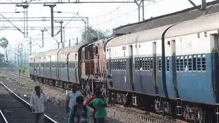 heavy smoking chugging WDG3 locomotive !! push pull formula#indianrailways #webpantherthinkz