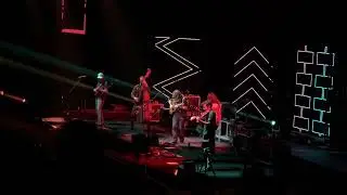 Billy Strings jam session, including 