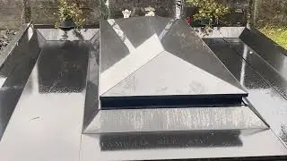Tomba Milva (1939-2021) Maria Ilva Biolcati. Cantante. Attrice. Blevio. Lago di Como. Cimitero. 