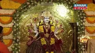 Devotees Perform 'Aarti' At The Ambika Niketan Temple In Surat On The First Day Of Navratri