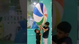how can I eat this giant round rainbow lollipop🥴 🍭🍭