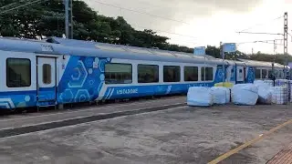 16515 Yesvantpur - Karwar Express With 2 Vistadome Coaches Departing Mangaluru Junction