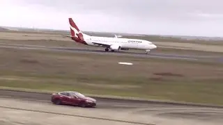Tesla liefert sich Rennen gegen Boeing 737