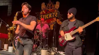 Nik Parr & The Selfless Lovers - Hold Me Squeeze Me (Stickyz - Little Rock, AR - January 24, 2025)