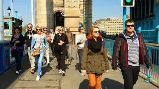 LONDON WALK | Crossing Tower Bridge | England
