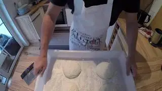Pizzateig selber machen - original italienisches Pizza Rezept aus Neapel
