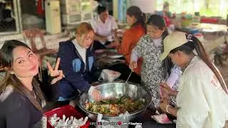 We provides 200 packages of meals to people who escaped from border ជូនម្ហូប200 កញ្ចប់ដល់ភៀសសឹក￼.