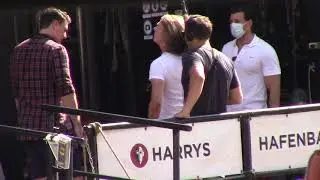 Leonard Freier beim TV Dreh  in der Hafencity in Hamburg auf einem Kranschiff. 24.6.2020